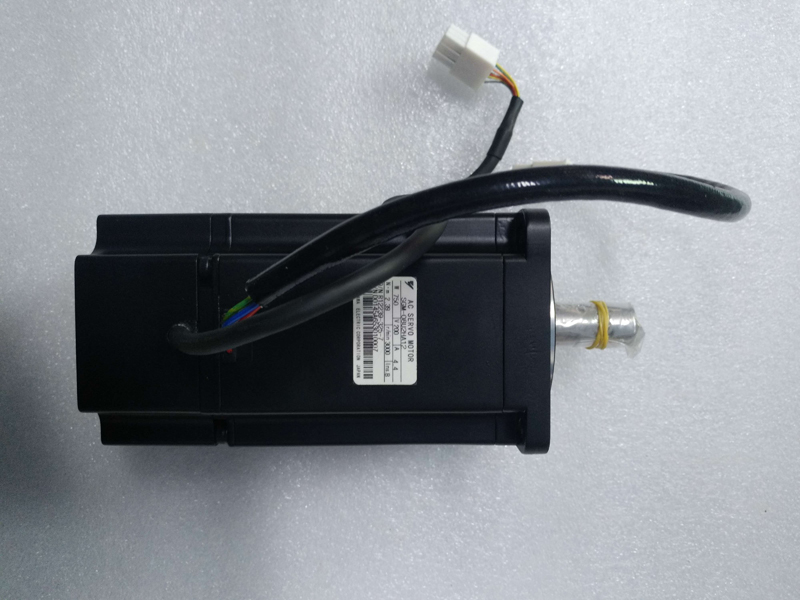 Yaskawa SGM-08U2HA12 USED 00JJK1 servo motor