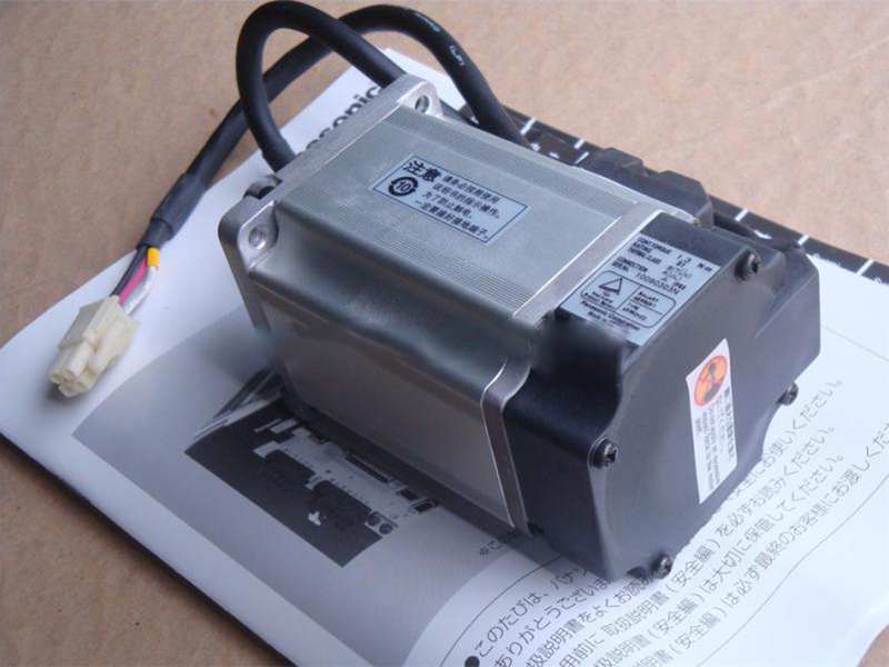 neuer MSMD042P1C Wechselstrommotor Servomotor 3000 U / min 400W Inkrementelle 200VAC
