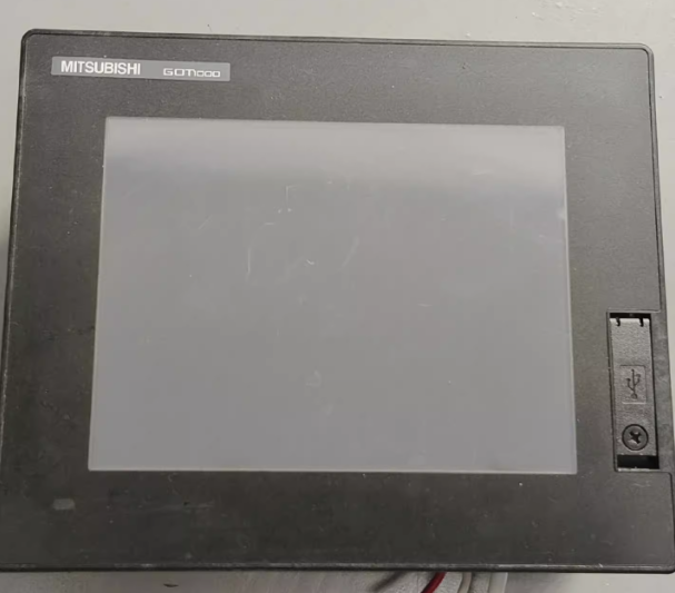 NEU IM KASTEN Mitsubishi HMI TOUCH SCREEN GT1450-QLBD