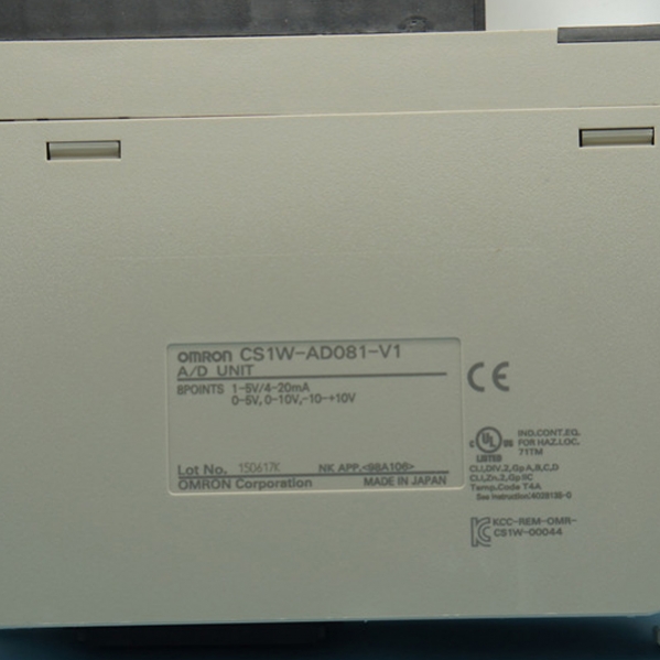 new Omron CS1W-AD081-V1 PLC programmable controller module