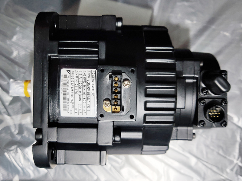 new SERVO MOTOR SGMRV-05ANA-YR11